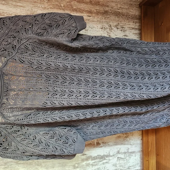 Gray Lace Knit Top - Picture 3 of 4